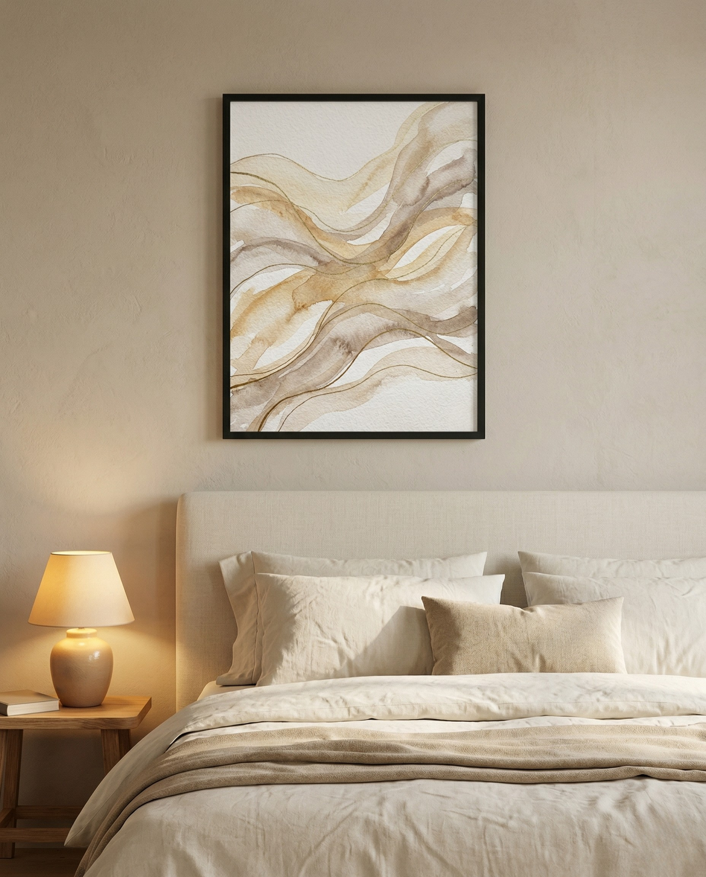 Sanfter Fluss – Abstraktes gerahmtes Bild in Creme & Sand